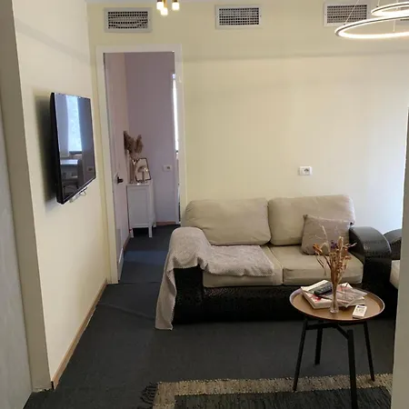 Citynest Apartments, 3-minute Walk From The Skanderbeg Square Appartamento *