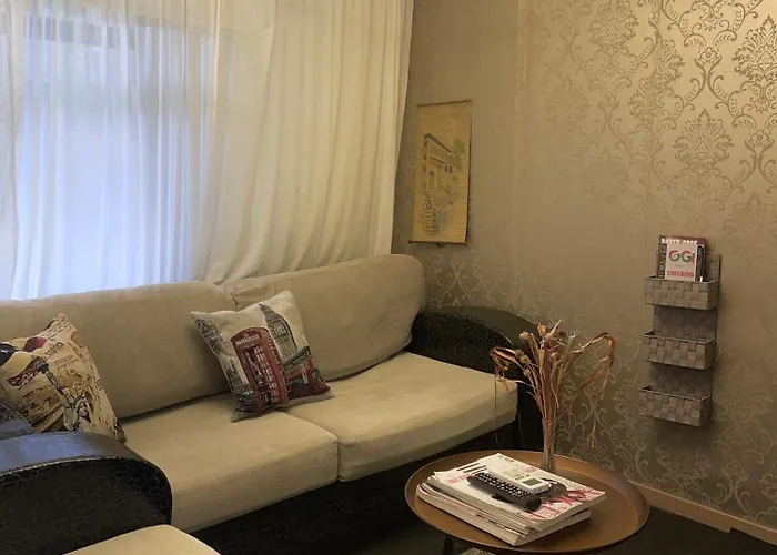 アパート Citynest Apartments, 3-minute Walk From The Skanderbeg Square ティラナ